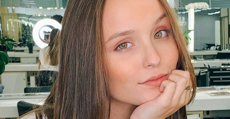 Larissa Manoela relembra Rock in Rio de 2017 e deixa fãs ansiosos: ”Já quero os looks deste ano”