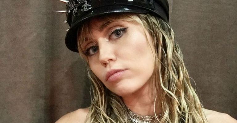Miley Cyrus deixa fãs preocupados com magreza extrema: ”Come alguma coisa”