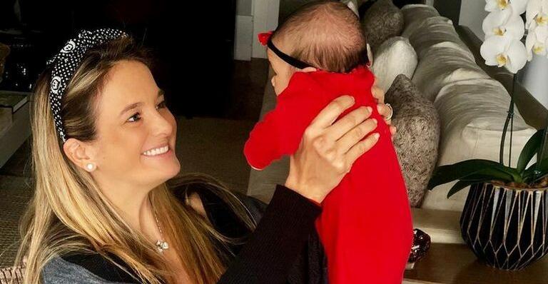 Ticiane Pinheiro relembra foto de bebê e se compara com Manuella: ”Parecida comigo?”