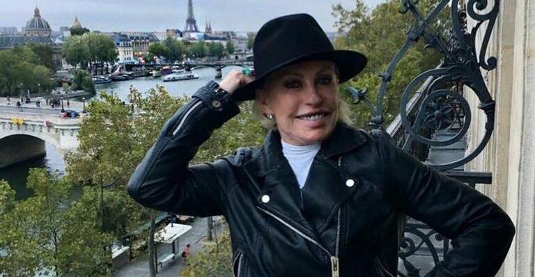 De férias em Paris, Ana Maria Braga surge plena tomando vinho em passeio: ”Bonjour”