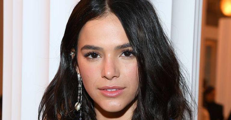 Em Paris, Bruna Marquezine investe em acessório grifado avaliado em R$ 10 mil