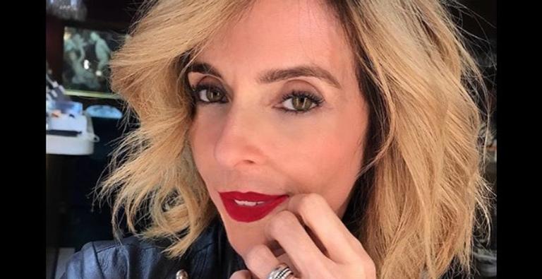 Deborah Evelyn posta clique antigo nas redes e relembra primeiro trabalho na TV