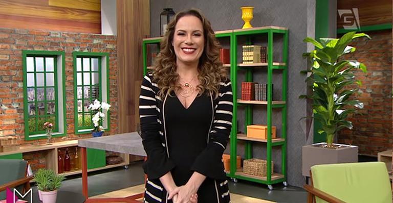 Regina Volpato não segura a emoção e chora ao lembrar da mãe no ”Mulheres”