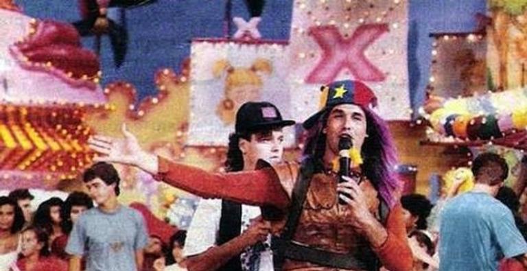 Em clima de retrospectiva, Sérgio Mallandro posta clique antigo ao lado de Xuxa e Angélica