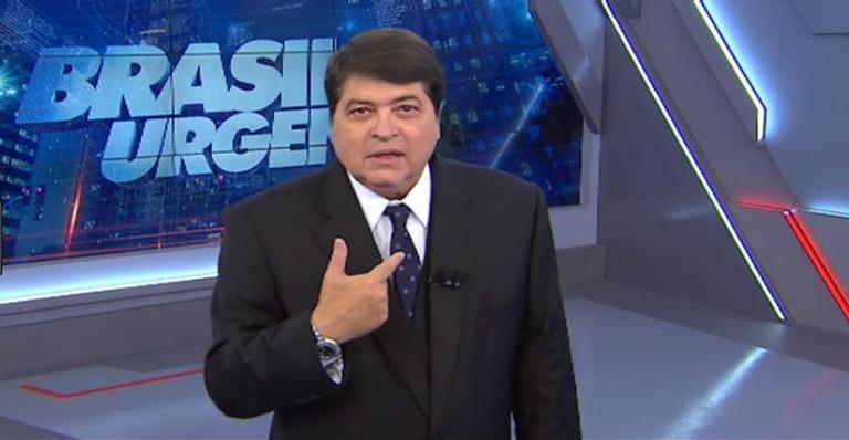 Homem fica pelado durante programa do Datena e surpreende: ”Tira a imagem daí”