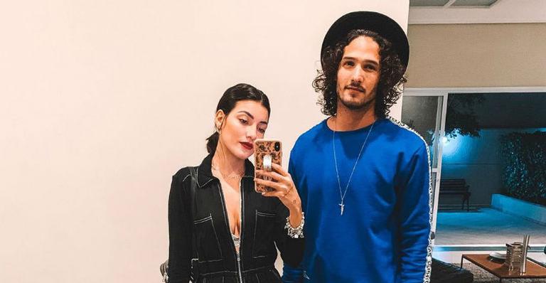 Após breve término, João Zoli comemora um ano de namoro com Gabi Prado