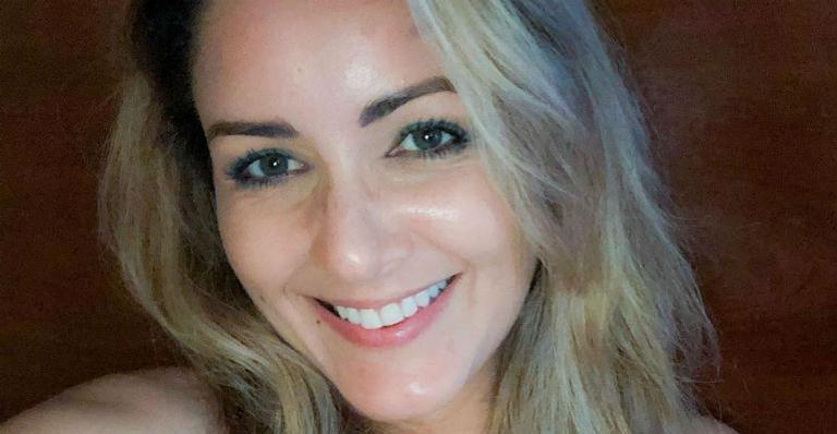 Nana Gouvêa posa só de biquíni e deixa bumbum à mostra: ”Eterna musa”