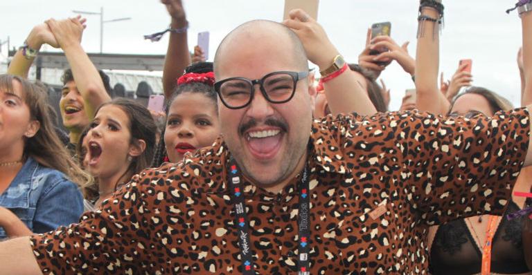 Tiago Abravanel curte muito show de Gloria Groove e Karol Conka no Rock in Rio