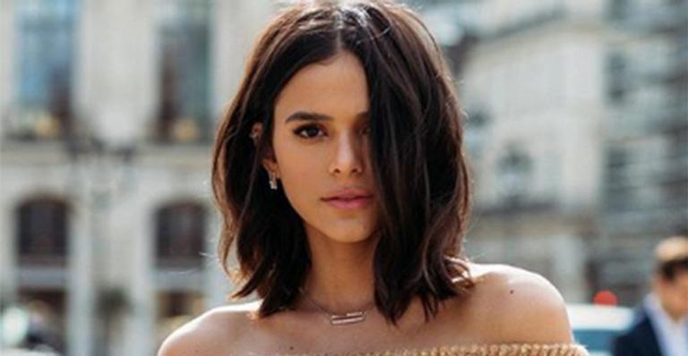 Bruna Marquezine esbanja elegância e arremata look com joias de luxo