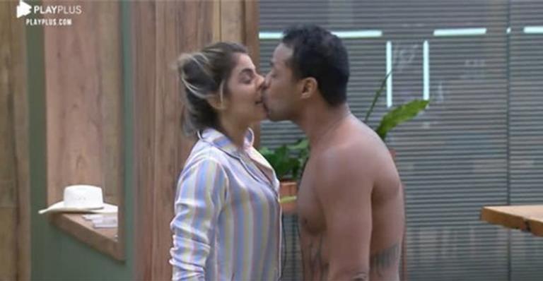 A Fazenda: Phellipe beija Hariany à força e internautas pedem sua expulsão do programa