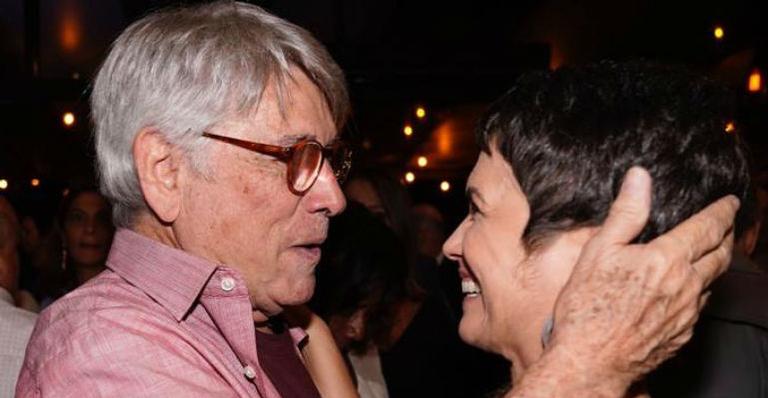Sandra Annenberg posa ao lado de Sérgio Chapelin para se despedir do jornalista  