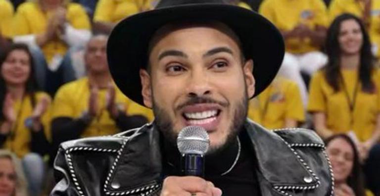 Dança dos Famosos: Hugo Gloss faz comentário indiscreto e choca internautas