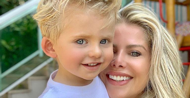 Karina Bacchi explode o fofurômetro com vídeo de Enrico tentando falar o nome da mãe