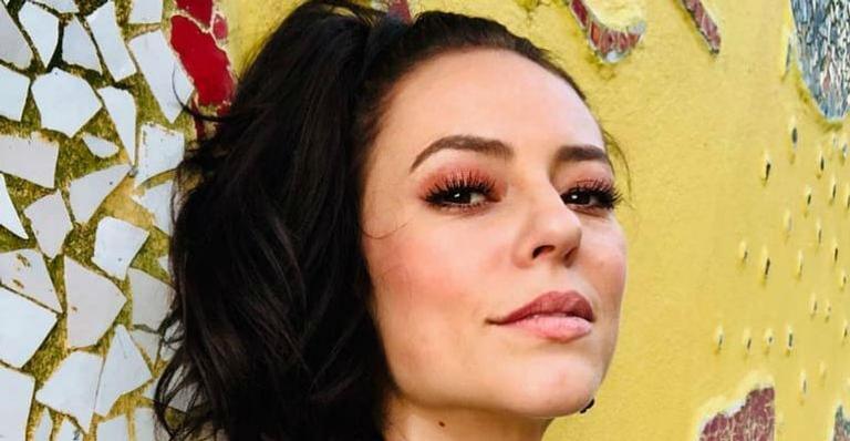 Paolla Oliveira participa de estreia de programa e recebe mensagem emocionante de sua avó