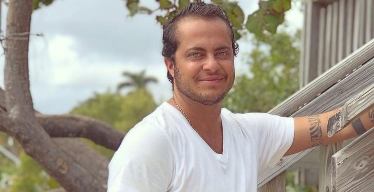 Thammy compartilha clique de ensaio com a esposa grávida e seguidores reagem: ”O amor transborda”