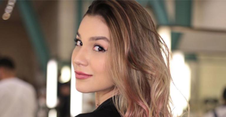 Irmã gata de Luan Santana exibe o corpão em ensaio sexy