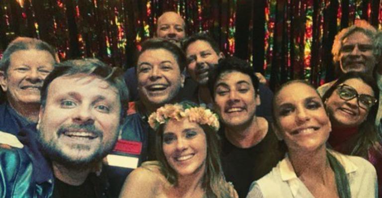 Carolina Dieckmann se declara depois de ganhar festa surpresa: ”Obrigada não basta”