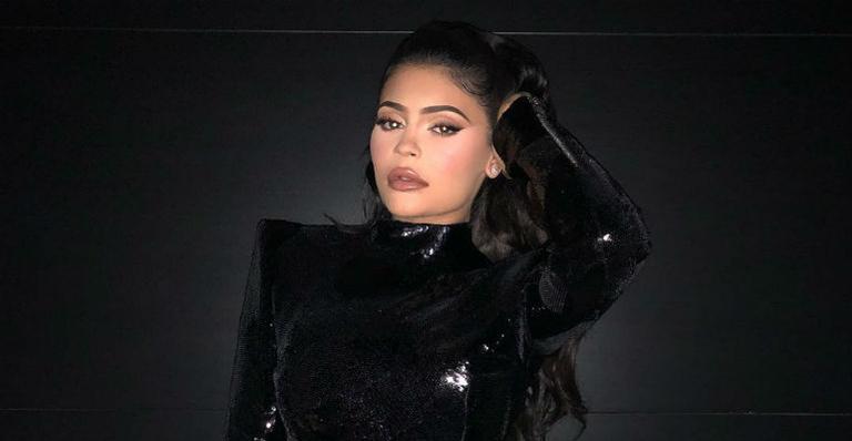 Uau! Kylie Jenner usa vestido que imita ouro em casamento de Justin Bieber e Hailey Baldwin