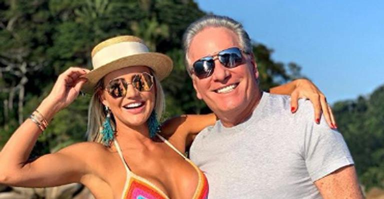 Roberto Justus surpreende ao postar momento romântico com a esposa e declara: ”É a mais linda!”