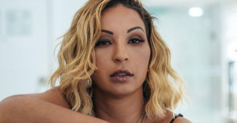 Valesca Popozuda aparece em ônibus e fã brinca: ”Não passa na catraca”