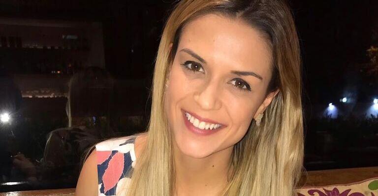Viajando para Paris, Beca Milano surge em clique raro ao lado do marido