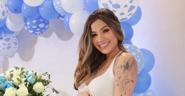 Mulher de Everton Cebolinha exibe as fotos do nono mês da gestação e impressiona fãs