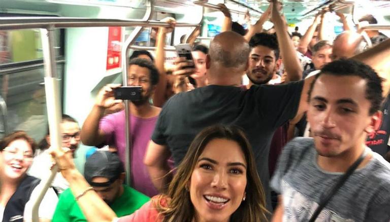 Patricia Abravanel se aventura em metrô lotado de São Paulo e aprova experiência: ”Amei conhecer”