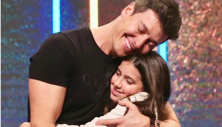 Rodrigo Faro recebe prêmio importante das mãos de sua filha e se emociona: ”Momento tão especial”