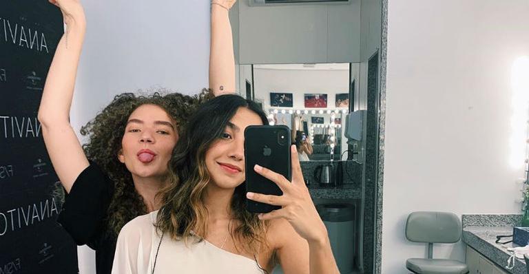 Ana Caetano e Vitória Falcão posam ao lado de Fátima Bernardes: ”Banho de amor esse encontro”