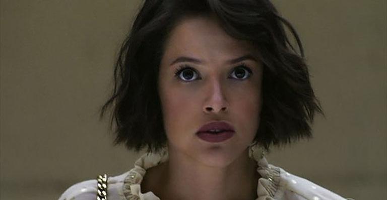Josiane perde o controle dá facadas em personagem na novela ”A Dona do Pedaço”