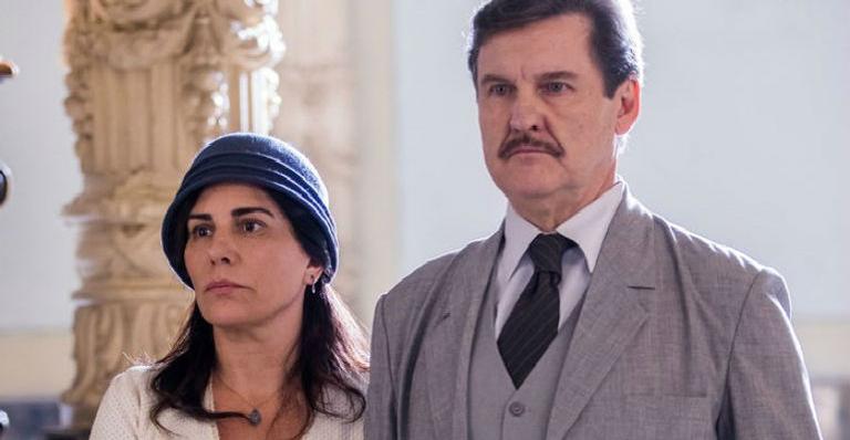 Júlio perde a cabeça com Lola e trai a esposa no cabaré de ”Éramos Seis”