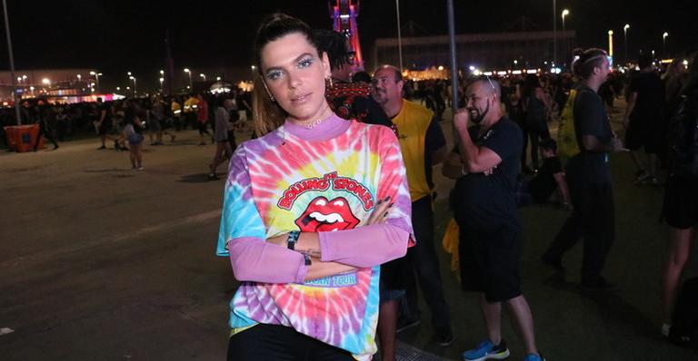 Esposa de Cauã Reymond, Mariana Goldfarb, surge com look ‘diferentão’ no Rock In Rio