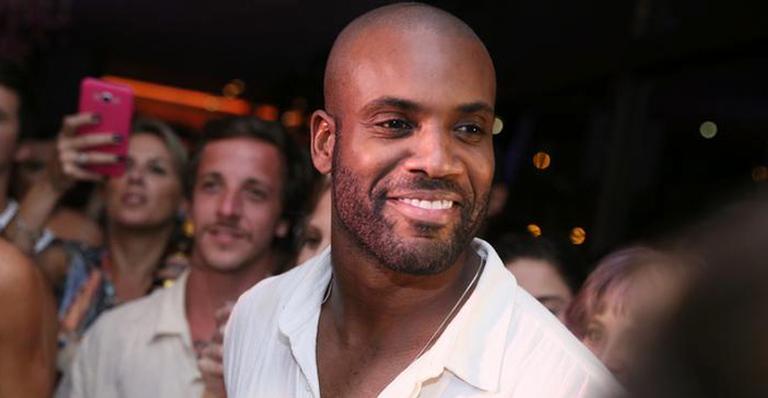 Rafael Zulu assume namoro e fala sobre brincadeiras de Neymar Jr. e Gabriel Medina