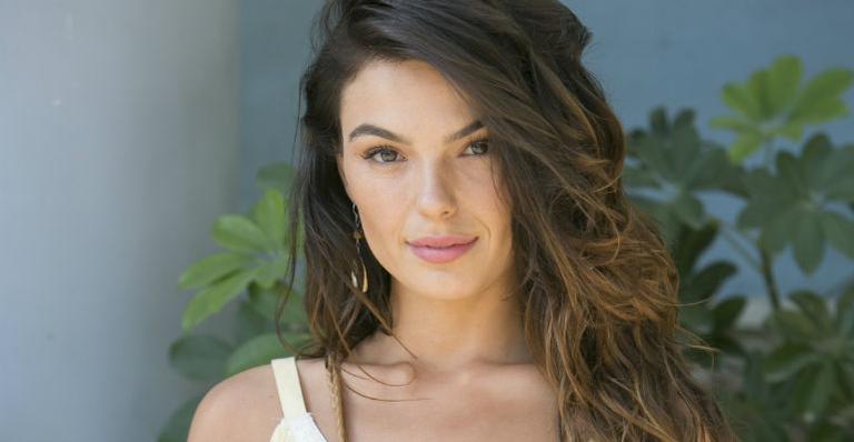Isis Valverde arranca suspiros em camarote do Rock in Rio