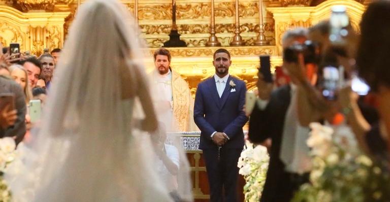 Thaila Ayala emociona ao publicar vídeo inédito de seu casamento com Renato Góes