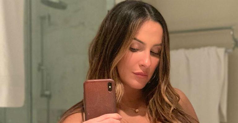 Claudia Leitte relembra clique na piscina e desabafa sobre maternidade: ”Não é nada fácil”