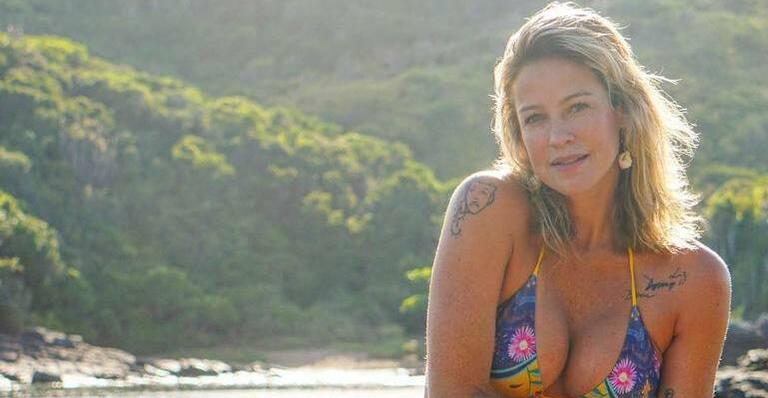 Filhos de Luana Piovani e Pedro Scooby roubam a cena em passeio de barco
