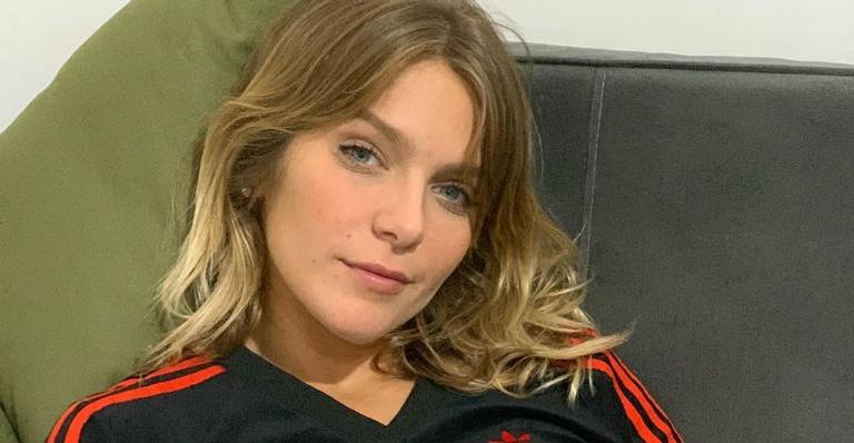 Isabella Santoni se alonga para aproveitar último final de semana do Rock in Rio