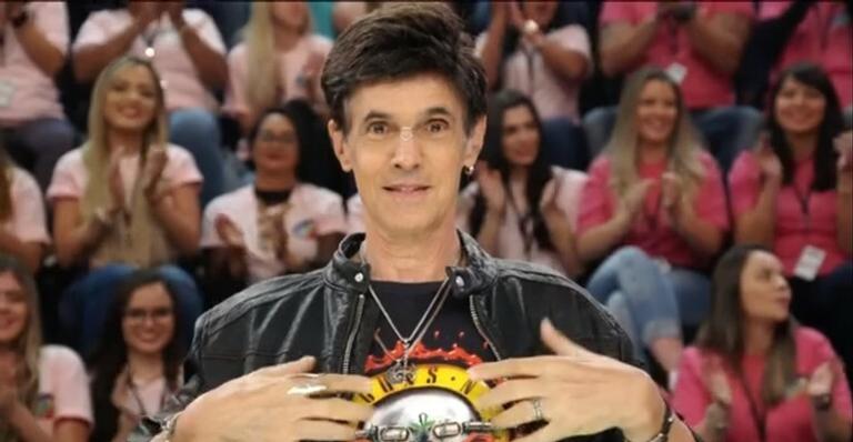 Jurado do Dança dos Famosos deixa internautas intrigados com detalhe no nariz
