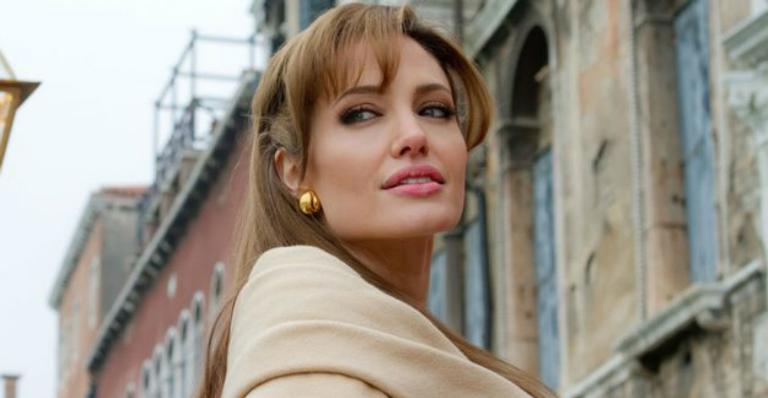 Angelina Jolie desabafa sobre divórcio de Brad Pitt: ”Profunda tristeza”