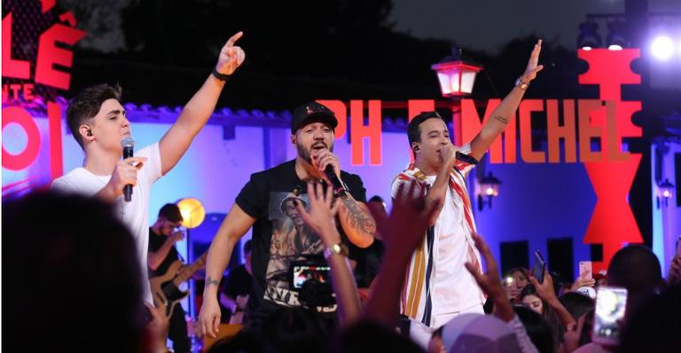 Belo comemora sucesso da música com PH e Michel: ”Impressionado”