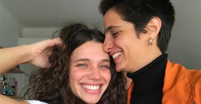 Bruna Linzmeyer confirma término com Priscila Fiszman: ”O que chamamos de namoro acabou”