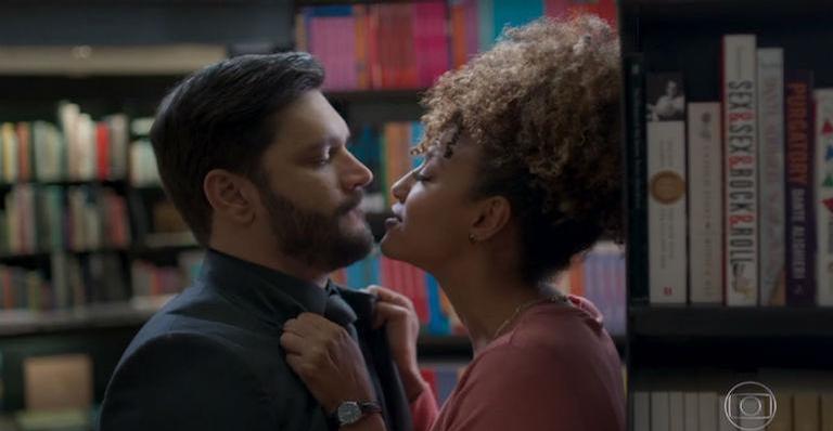Diogo leva fora e é chantageado por amante na novela ”Bom Sucesso”