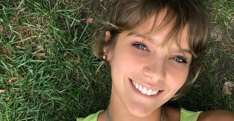 Isabella Santoni compartilha antes e depois com Victoria Antunes: ”Melhor amiga da escola”