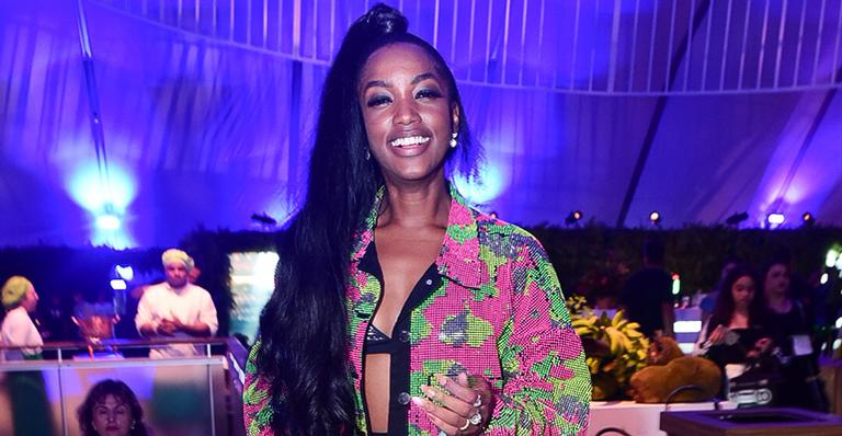 Iza faz rara aparição com o marido em camarote no Rock in Rio