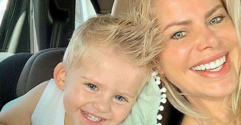 Karina Bacchi comemora 43 anos ao lado de Enrico e agradece: ”Mãe feliz e disposta”