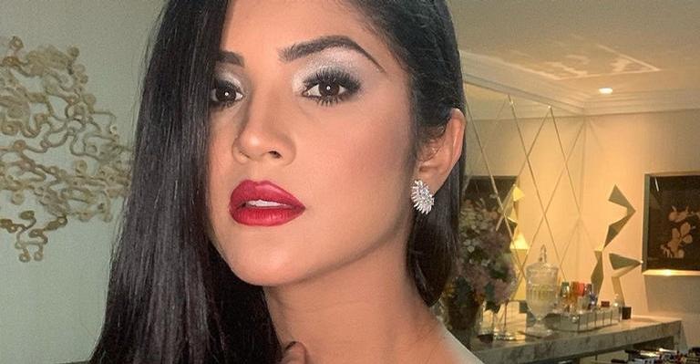 Mileide Mihaile chama atenção ao ser clicada de fio dental na praia