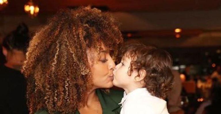 Sheron Menezzes posta foto rara do filho e explode fofurômetro: ”Protagonista do nosso amor”