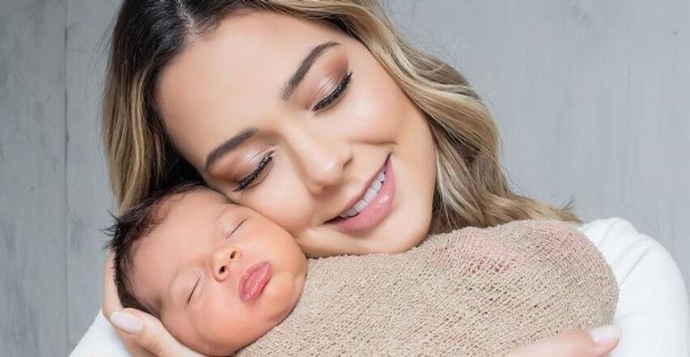 Carol Dantas desabafa sobre estar dormindo pouco: ”Mamãe já não pode mais dormir”