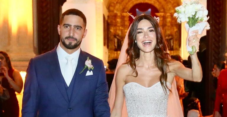 Após casamento, Thaila Ayala posta primeiro clique dando início a lua de mel com Renato Góes